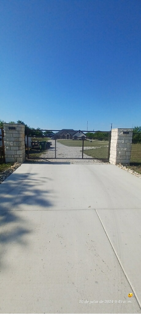 Stone Column Ranch Entry Gate completed by Affordable Fencing in Decatur, TX